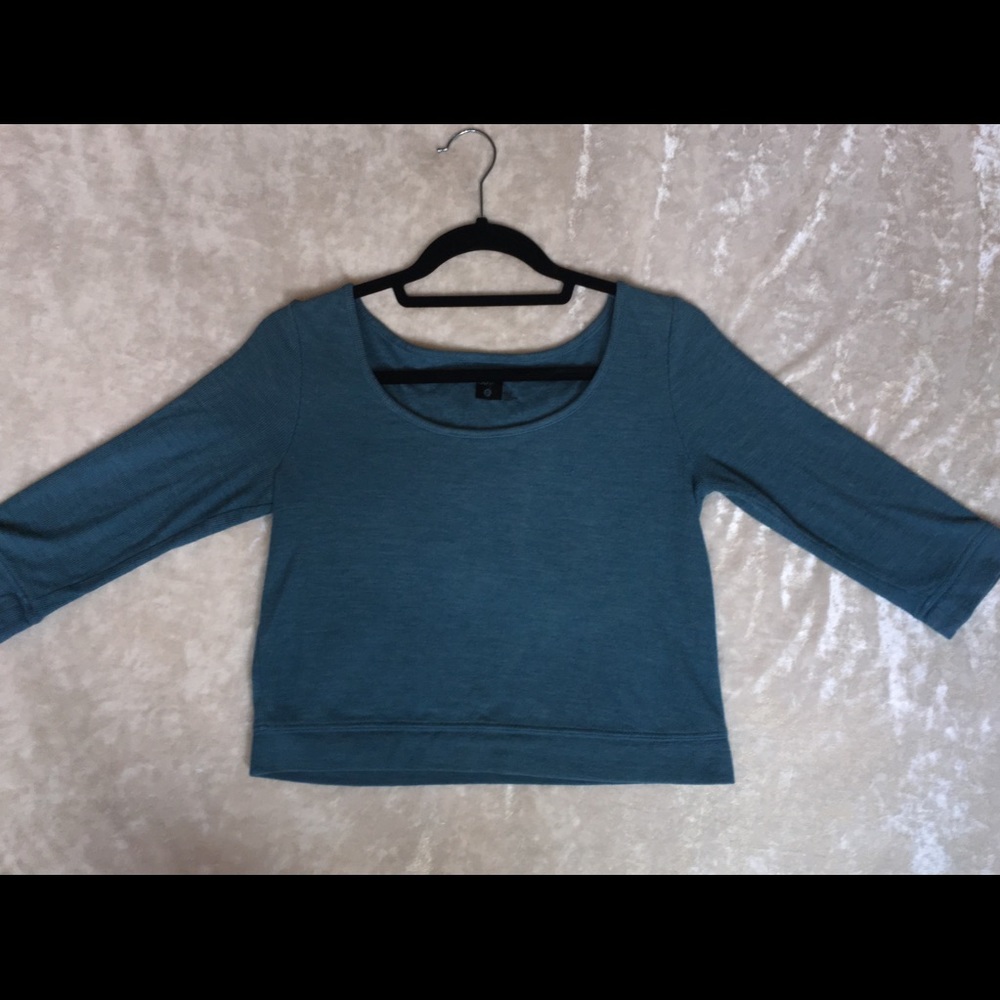 Blue crop top, cropped sleeves.